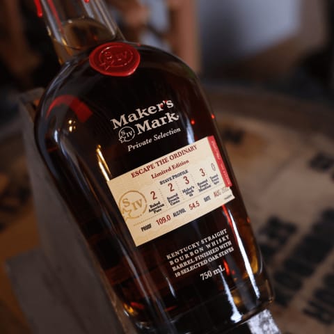 Close up picture of Maker's Mark Private Selection 'Escape the Ordinary' Label