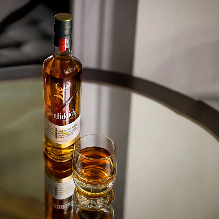 Send Glenfiddich 18 Year Scotch Whisky Online!